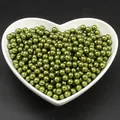 Perles d'imitation ABS vert olive à éclat métallique dans un plateau cœur pour DIY - Vert olive