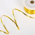 Glänzende goldene flache Metalldrahtbinder für Bastelarbeiten auf weißer Spule - 4mm-100 Yards/Rolle / Gold