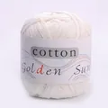 Weiße Baumwollgarnrolle zum Stricken und Häkeln mit Golden Sun Markenetikett - 1 Knäuel/Pack / Milchweiß