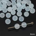 8mm hellblaue halbtransparente Glasperlen für DIY-Schmuck auf schwarzem Hintergrund - Glas-Gelee-Rundperle / 8mm (20 Stück/Packung, Loch ca. 1mm) / Hellblau