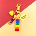 Regenbogen-Block-Schlüsselanhänger mit Herz-Anhänger und bunter Kette im Detail - Gelber Herz Slogan Stil (3082-2)