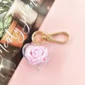 Herz-Schlüsselanhänger mit rosa konservierter Rose in Acrylhülle und goldenem Karabiner - Rosa