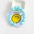 Detail einer hellblauen Handy-Perlenkette mit Acryl-Smiley und Blumenanhängern - Himmelblau Große Perlen Smile Blume Ornament (5170-2)