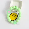 Makroaufnahme einer mintgrünen Perlen-Handykette mit Herzanhänger und süßem Frosch-Detail - Hellgrün Große Perlen Herz Cartoon Frosch Ornament (5170-5)