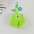 Nahaufnahme von hellgrünem Monster-Schlüsselanhänger mit einem Auge und Blumenanhänger - Grün