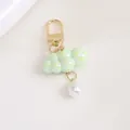 Dettaglio portachiavi a nuvola verde perla con perla a goccia bianca e gancio dorato - Verde Chiaro (5200-5)