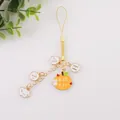 Détail d'un porte-clés orange en émail avec cordelette dorée et illustrations de chat - Style Orange (yc5241-5)