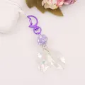 Detailansicht lila Mond-Karabiner mit Glitzerperle und schillernden Blattanhängern - Lila (yc5236-4)