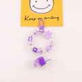 Détail du porte-clés à perles violettes avec mini gobelet et breloques de lettres - Violet / Alphabet Y-V (yc5247-1)