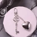 Zilveren sleutelhanger met hartsleutel en gepolijste 3D metalen hartvormige hanger - Hartsleutel Stijl