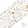 Cuentas de nácar natural de 6mm en forma de corazón con acabado blanco iridiscente - Corazón de Agujero Horizontal / 6mm (aprox. 65 unidades/38cm)