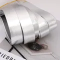 Silbernes PU-Kunstleder-Einfassband mit Metallic-Finish und feiner Textur für DIY-Basteln - 2,5cm Breit (5m/Packung) / Silber