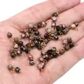 Handgemaakte 4mm facetgeslepen natuursteen hanger met gouden lus voor DIY sieraden - Rhodoniet met zwarte lijnen