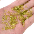 Lose unregelmäßige hellgrüne Glasperlen Imitation Bruchstein für DIY Schmuckbasteln - 3-5mm (20 Stück/Packung) / Olive