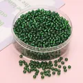 Cuentas de vidrio verdes de 2mm para joyería DIY en caja sobre fondo rosa estético - 3mm (450g/Paquete) / Verde esmeralda