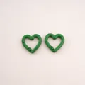 Pair of green heart-shaped lobster clasps made of painted alloy for DIY keychains - Peach Blossom / 21x21mm / Dark Green