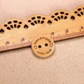 Bouton rond en bois de 20mm gravé Handmade with Love et cœur pour artisanat DIY - 15mm (Lot de 50)