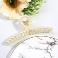 Detail of elegant ivory pearl hair claw clip with double rows and high-elastic metal spring - Ribbon