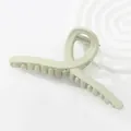 Nahaufnahme der 13 cm matten hellgrünen Haarklammer mit elegantem Schleifendesign - Hellgrün