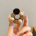 Elegante pinza per capelli tonda in resina con perle champagne e strass scintillanti - Stile Zirconia