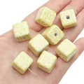 Perline quadrate in acrilico con motivo mucca gialla per creazione di gioielli e bracciali - Cubo Stampa Muccata Giallo