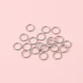 Silberne offene Biegeringe aus Edelstahl für DIY-Schmuck auf zartrosa Hintergrund - 0.8x6mm (200 Stück/Packung) / Silber