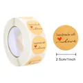 Braune Kraftpapier-Aufkleberrolle mit Handmade-Schriftzug und 2,5 cm Durchmesser Format - Handschrift Herz Handmade Stil (#06) / Rund 2.5cm/1 Zoll (ca. 500 Stk./Rolle)
