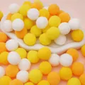 Pompon soffici in poliestere bianco giallo e arancione per decorazioni fai-da-te - 2.5cm (30 Pezzi/Confezione) / Gamma gialla