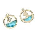 Blauwe glazen hanger met visstaart en oceaangolven in goudkleurige legering - Kleine Vis Stijl (15)