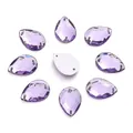 Strass in acrilico viola a goccia con superficie sfaccettata e due fori per cucire - Grande / Viola Chiaro