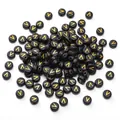 Schwarze Acrylperlen mit goldener V-Gravur für die DIY-Schmuckherstellung, flach rund - Buchstabe V / 50 Stück/Packung (4x7mm)