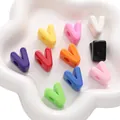 Perles alphabet V colorées en acrylique avec trous latéraux pour bijoux DIY - Largeur 14-21mm Hauteur 20-21mm Trou 5mm 500g/Paquet / Lettre V Couleurs Mélangées Aléatoires (Environ 174 pcs)
