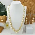 Gedetailleerde set tropische gouden sieraden met shell parel ketting, armband en oorbellen - Crèmewit (HWNX9385-4)