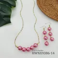 Set di gioielli con collana di perle rosa e orecchini a nappa dorati con decoro a foglia - Perla Rosa (HWNX9386-14)