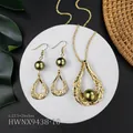 Hawaiianisches Schmuckset mit grüner Perlenkette und Ohrringen in Goldoptik - Grün-Gold Perle Hohle Tropfenform Stil (HWNX9438-10)