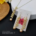 Détails de la parure hawaïenne dorée avec spirales et perles en forme de coquille - Perle Chair Claire (HWNX9181-7)
