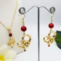 Set gioielli hawaiani in oro con cuore e fiori, perle rosse e dettagli in zircone - Rosso scuro