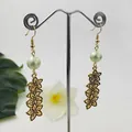 Boucles d'oreilles fleurs vintage dorées avec perles vert clair et pendentifs - Vert Clair (HWX935-3)