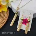 Detail of tropical gold bar earrings and necklace with engraved floral patterns and green pearl - Olive Green Style (HWNX9315-5)