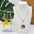 Detail of Hawaii style jewelry set with gold rope chain and black wave pattern pendants - Pearly White Pearl Style (HWNX9691-4)