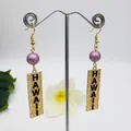 Detail of Hawaii engraved golden rectangular tag and purple pearl droplet earring - Light Purple Bead Style (HWX1216-22)