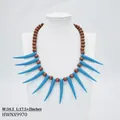 Détail du collier tribal avec pendentifs en corne bleue et perles de bois brun - Corne Bleue avec Perles en Bois Brun Foncé (HWNX9970)