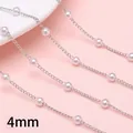 Bastelzubehör mit 4mm weißen ABS-Perlen auf einer dünnen silbernen Metallkette - 4mm Kunstperle 2cm Abstand 50cm/Packung / Silber