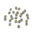 Handgefertigter Ananasknoten-Knopf in Silbergrau für DIY Chinesische Knoten-Schmuckherstellung - AD ca. 6mm, ID ca. 3-4mm, 10 Stück/Packung / Silbergrau