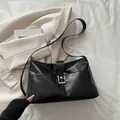 Sac fourre-tout en cuir noir brillant avec boucle argentée de style sous le bras - Noir sans Pendentif