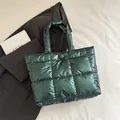 Sac fourre-tout matelassé vert foncé avec finition brillante et motifs à carreaux - Vert