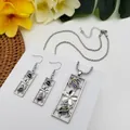 Détails d'une parure tortue en argent avec incrustations d'abalone et fleurs tropicales - Style Tortue de Mer Argentée (HWNX9593-2)