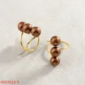 Orecchini polinesiani placcati oro 14k con tre perle marroni metallizzate - Stile a Tre Perle Avvolte (HEX3023-9) / Caffè (HEX3023-9)