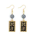Boucles d'oreilles rétro carrées avec perles grises et pendentif émail noir doré - Boucles d'Oreilles Pendentif Lettre Rectangulaire Vintage (HWX4984)