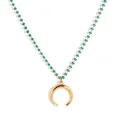 Collana lunga vintage con perle verdi, ciondolo a mezzaluna dorato e dettagli geometrici - Ciondolo a Corno d'Oro Stile Perline Verdi (PLN5184)